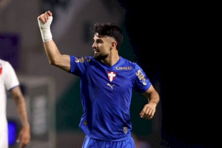 Palmeiras aproveita vacilo do Flamengo e cola na liderança do Brasileiro