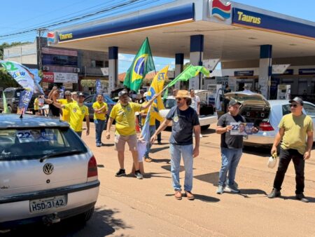 Adesivaço em apoio a Flávio Bolsonaro reúne mais de 200 veículos em Batayporã