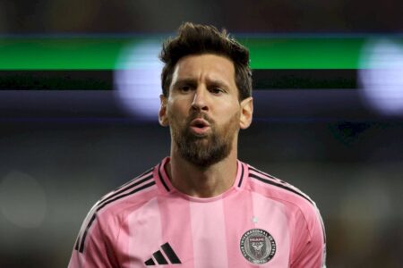 Messi desembarca na Argentina para despedida da seleção