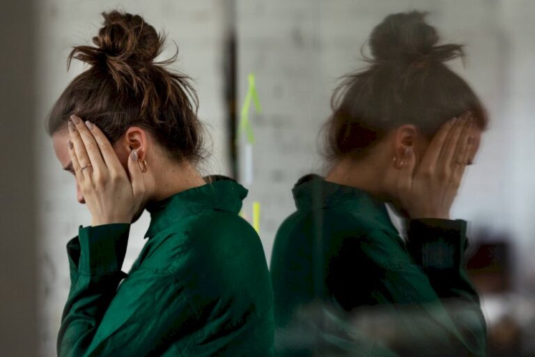 Mulheres são mais inteligentes emocionalmente que homens, e isso é um problema, diz estudo