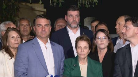 Bancada ruralista anuncia apoio a Flávio Bolsonaro no segundo turno